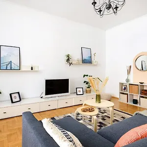 Apartament Spacious & Serene Downtown With Free Parking